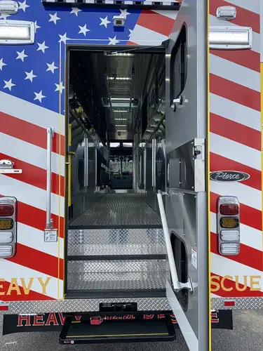 Pierce Dash Pumper exterior view, photo 24 of 34
