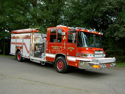 Front-left exterior view showing enclosed cab and side body
