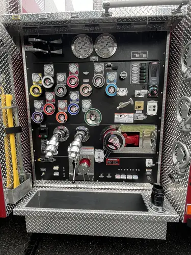 Pierce Enforcer Pumper exterior view, photo 30 of 43