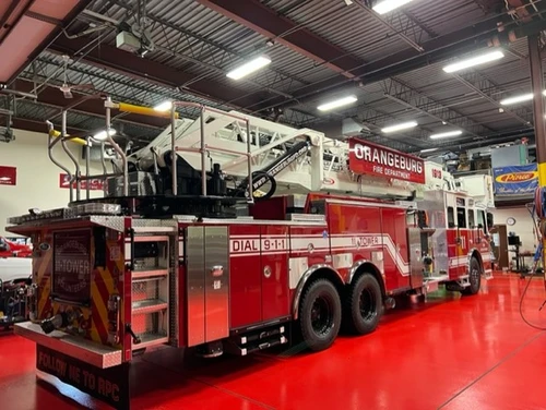Pierce Velocity Aerial exterior view, photo 2 of 36
