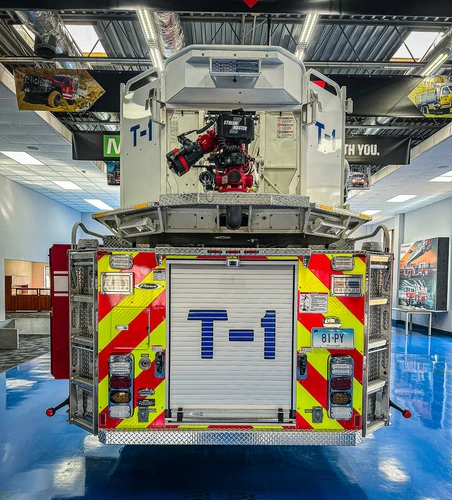 Rear view showing chevrons, rear lights, and ladder base at the tailboard