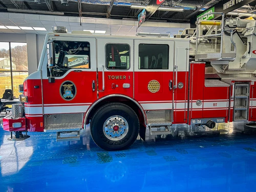 Officer-side mid-body profile showing front wheel area and side compartments