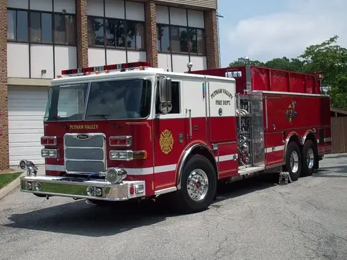Pierce Arrow Pumper exterior view