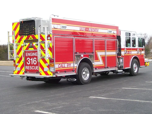 Pierce Pumper exterior view, photo 2 of 4