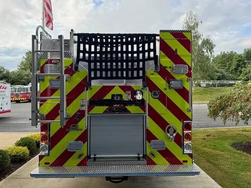 Pierce Enforcer Pumper exterior view, photo 3 of 28