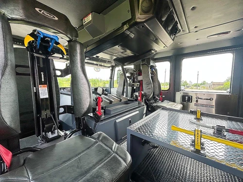 Pierce Saber Pumper exterior view, photo 10 of 32