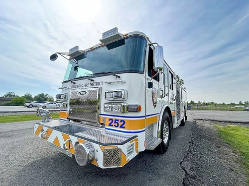 Pierce Saber Pumper exterior view, photo 16 of 32