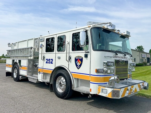 Pierce Saber Pumper exterior view, photo 2 of 32