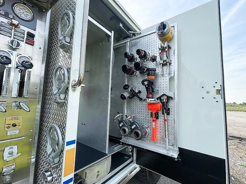 Pierce Saber Pumper exterior view, photo 23 of 32