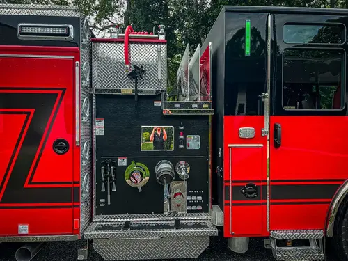 Pierce Enforcer Pumper exterior view, photo 9 of 32