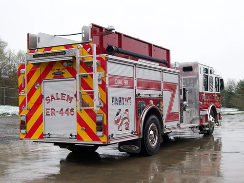 Pierce Saber Pumper exterior view, photo 2 of 29