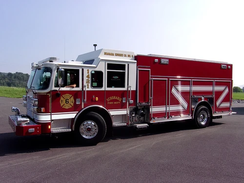 Pierce Arrow Pumper exterior view