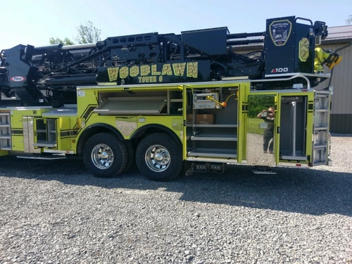 Driver-side rear section view showing ladder bed and tandem rear axles